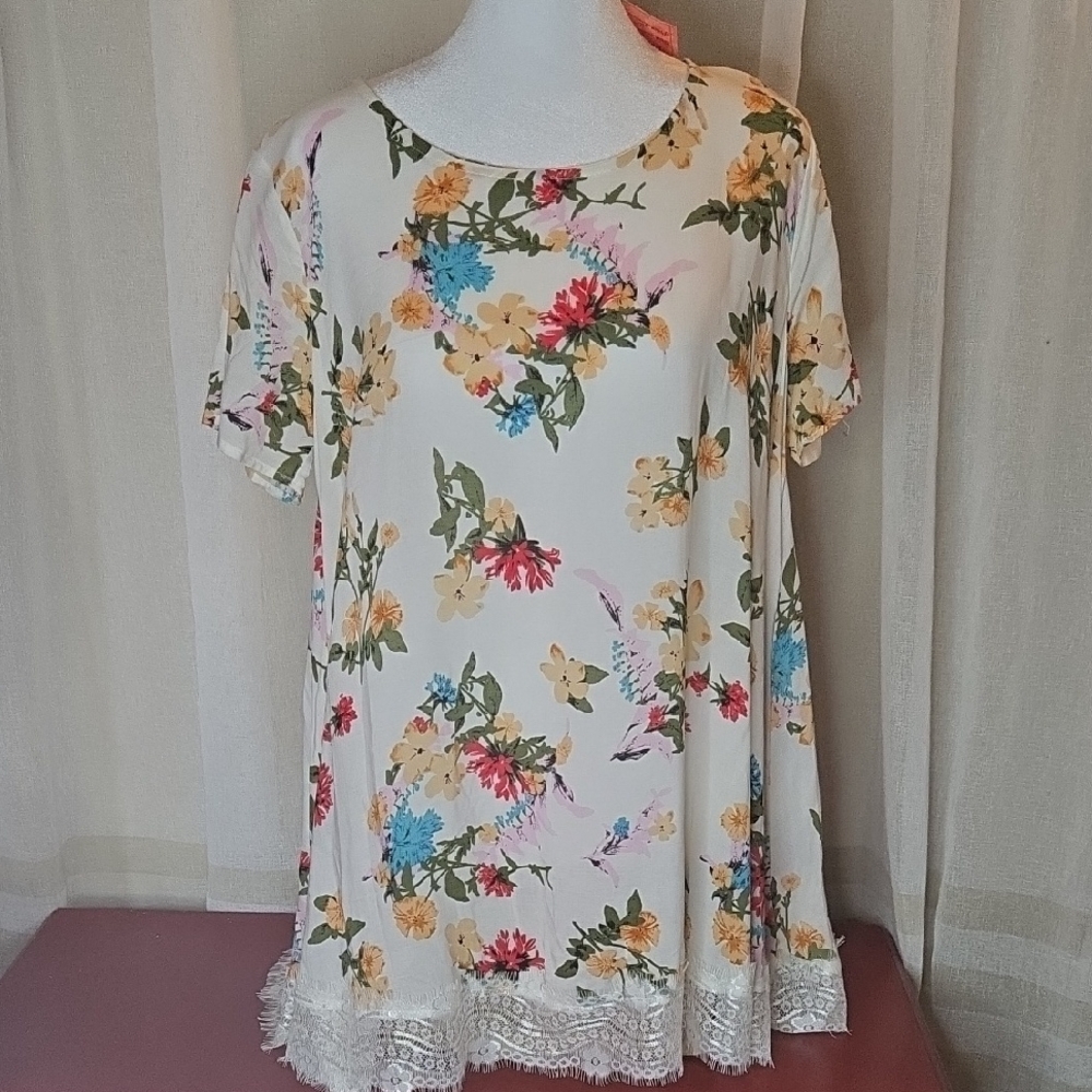 Floral Short Sleeve Top with Lace Hem